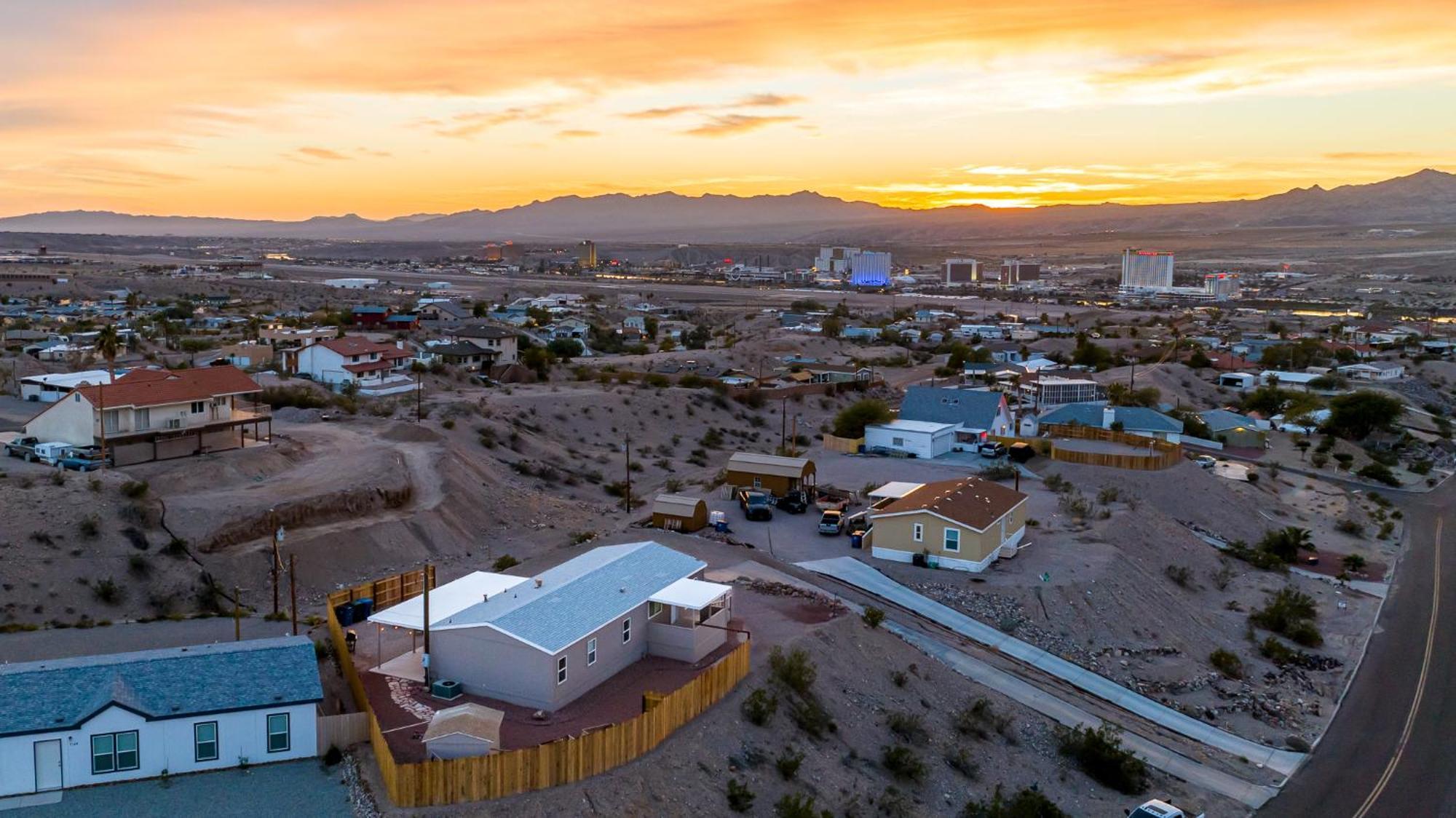 Magnificent & Tranquil Home, Mountain Views , 8 Mins To Casinos & River, Fire Pit, Bbq Bullhead City Luaran gambar